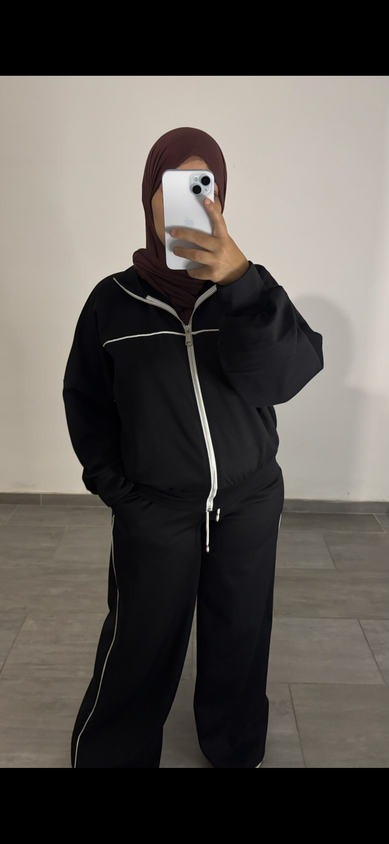 Survetement a bande noir