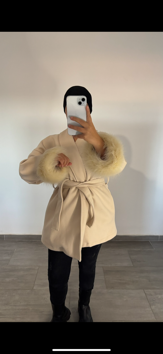 manteau court crème avec fourrure