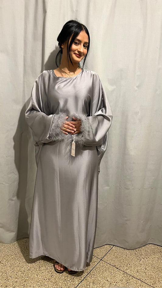 Robe à plumes cintrée