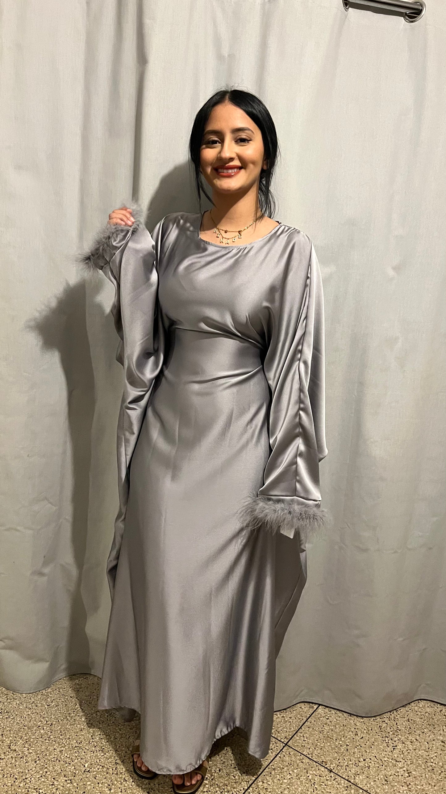 Robe à plumes cintrée