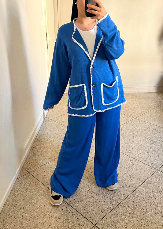 Ensemble brodée en laine (pantalon extensible)