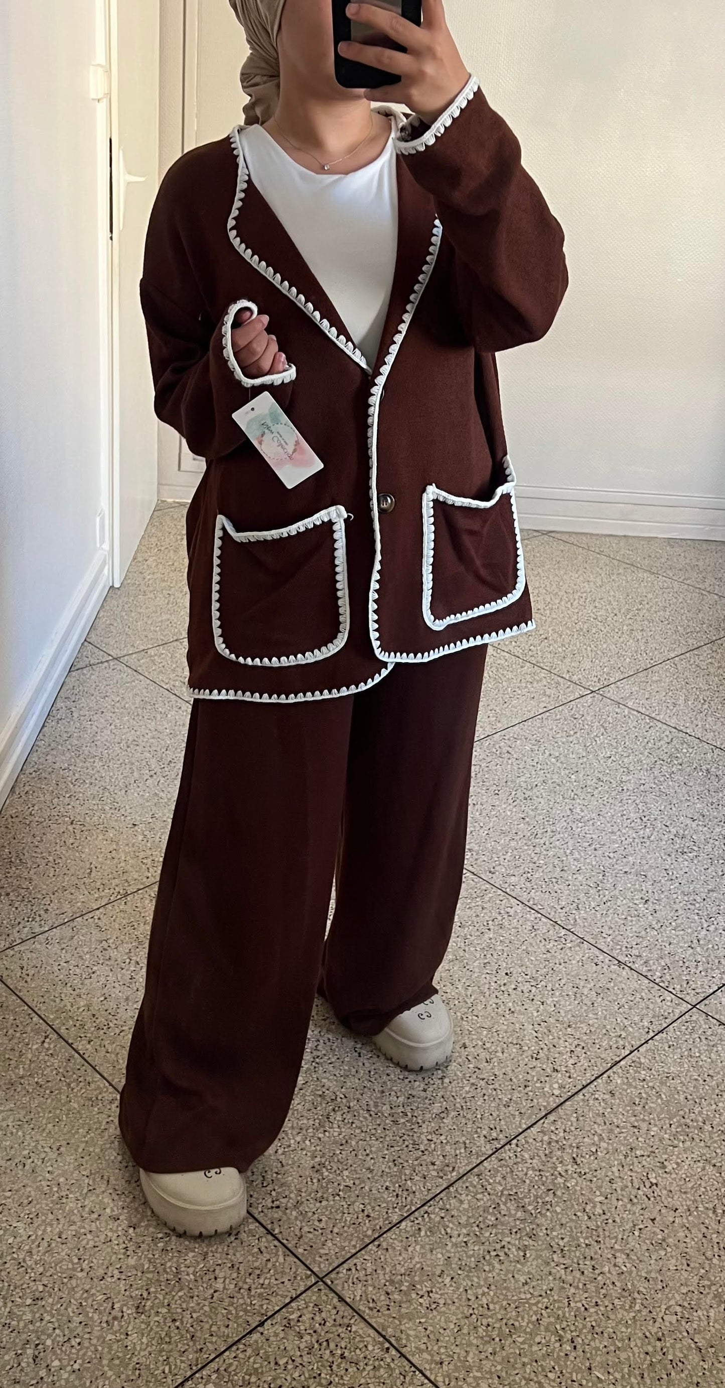 Ensemble brodée en laine (pantalon extensible)